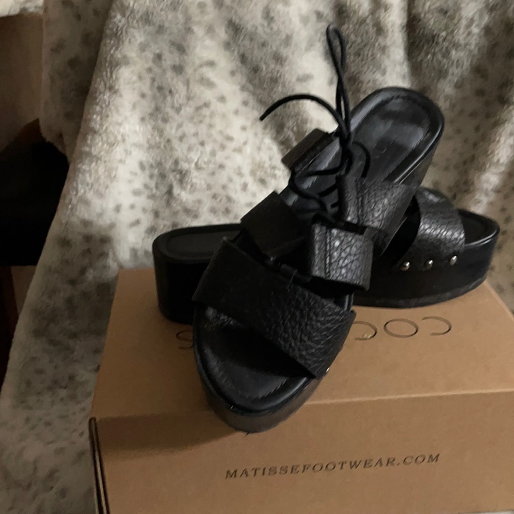 Women platforms